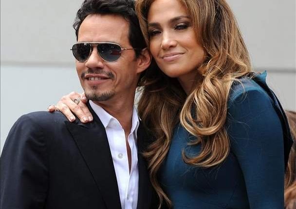 Marc Anthony y Jennifer López encienden el Grammy con beso