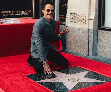 Marc Anthony recibe su estrella en el Paseo de la Fama de Hollywood acompañado de sus hijos y su esposa